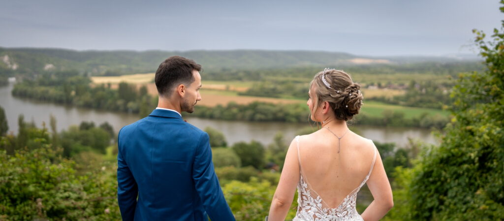 Moment intimiste capturé par un photographe professionnel de mariage